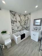 Osborne Luxury Hot Tub and Jacuzzi Suites