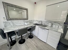 Osborne Luxury Hot Tub and Jacuzzi Suites