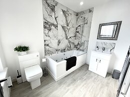 Osborne Luxury Hot Tub and Jacuzzi Suites