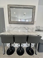 Osborne Luxury Hot Tub and Jacuzzi Suites