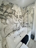 Osborne Luxury Hot Tub and Jacuzzi Suites