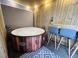 Osborne Luxury Hot Tub and Jacuzzi Suites