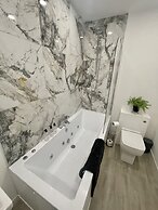 Osborne Luxury Hot Tub and Jacuzzi Suites