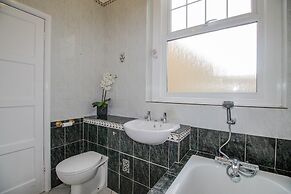 Weymouth Bay Apartment A