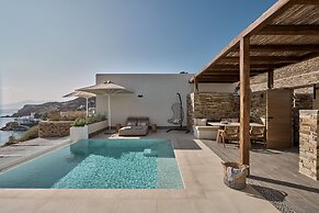 Ios Grand Pool Suites