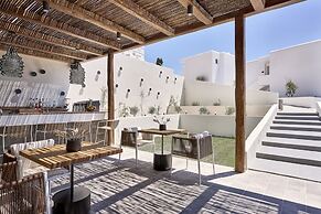 Ios Grand Pool Suites