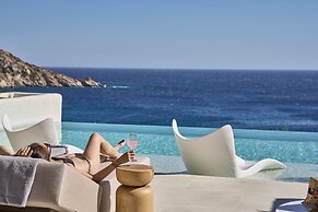 Ios Grand Pool Suites