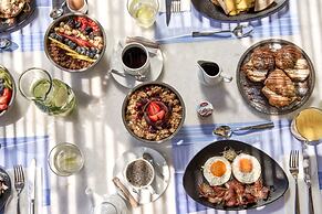 Ios Grand Pool Suites