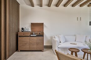 Ios Grand Pool Suites