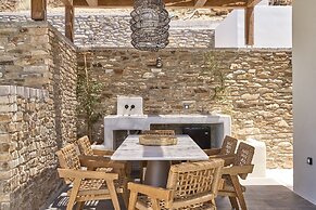 Ios Grand Pool Suites