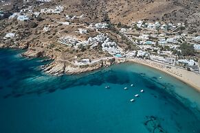 Ios Grand Pool Suites