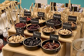 Ios Grand Pool Suites