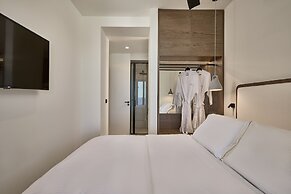 Ios Grand Pool Suites