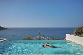 Ios Grand Pool Suites