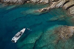 Ios Grand Pool Suites