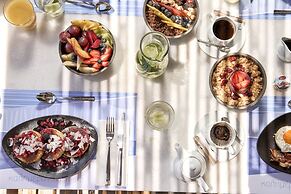 Ios Grand Pool Suites