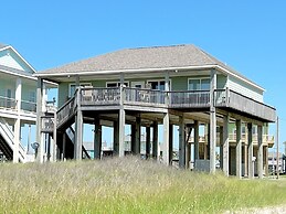 Beaches Be Trippin' 4 Bedroom Home by RedAwning