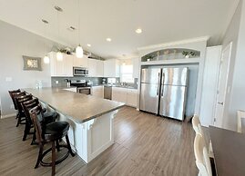 Beaches Be Trippin' 4 Bedroom Home by RedAwning