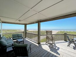 Beaches Be Trippin' 4 Bedroom Home by RedAwning