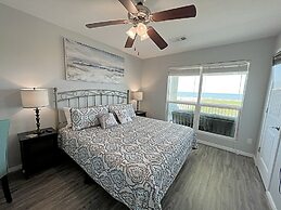 Beaches Be Trippin' 4 Bedroom Home by RedAwning