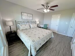 Beaches Be Trippin' 4 Bedroom Home by RedAwning