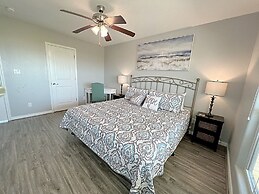 Beaches Be Trippin' 4 Bedroom Home by RedAwning