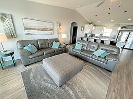 Beaches Be Trippin' 4 Bedroom Home by RedAwning