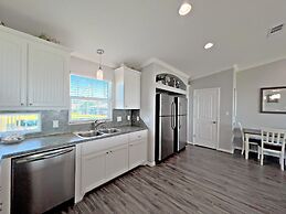 Beaches Be Trippin' 4 Bedroom Home by RedAwning