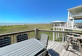 Beaches Be Trippin' 4 Bedroom Home by RedAwning