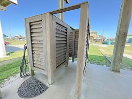 Beaches Be Trippin' 4 Bedroom Home by RedAwning