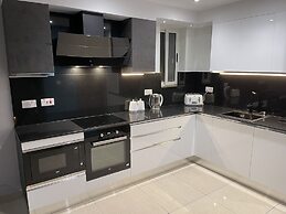 Spinola Bay 3-double Bed Near Beach Prime Location