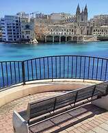 Spinola Bay 3-double Bed Near Beach Prime Location