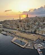 Spinola Bay 3-double Bed Near Beach Prime Location