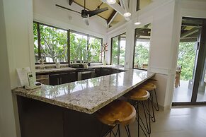 Tulemar Bungalows & Villas