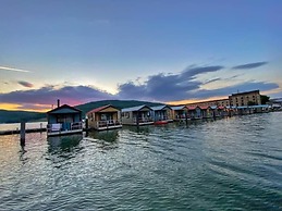 Hales Bar Marina and Resort