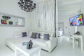 Gigi Brown Beachfront Santa Teresa