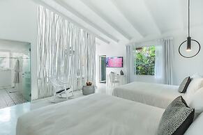 Gigi Brown Beachfront Santa Teresa