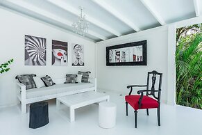 Gigi Brown Beachfront Santa Teresa