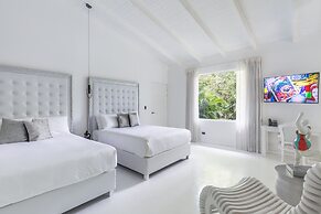 Gigi Brown Beachfront Santa Teresa