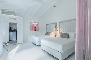 Gigi Brown Beachfront Santa Teresa