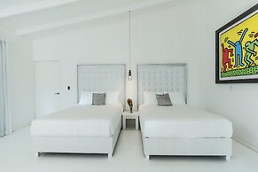 Gigi Brown Beachfront Santa Teresa