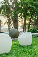 Gigi Brown Beachfront Santa Teresa