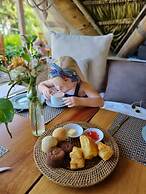 Gigi Brown Beachfront Santa Teresa