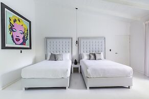 Gigi Brown Beachfront Santa Teresa