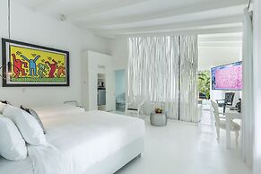 Gigi Brown Beachfront Santa Teresa