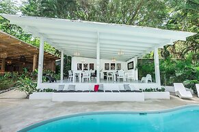 Gigi Brown Beachfront Santa Teresa