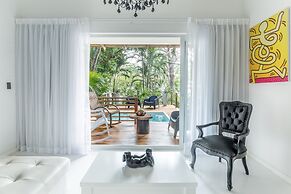 Gigi Brown Beachfront Santa Teresa