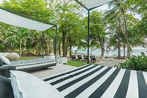 Gigi Brown Beachfront Santa Teresa