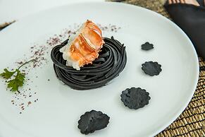 Gigi Brown Beachfront Santa Teresa