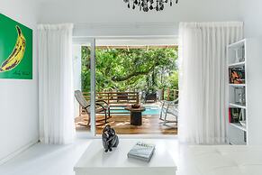 Gigi Brown Beachfront Santa Teresa